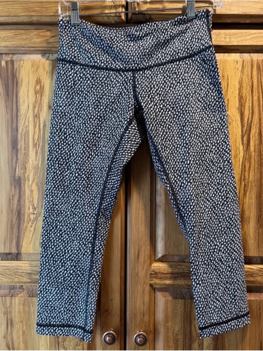 lululemon athletica WunderUnder sz 6 Black&White Marled Capri Leggings